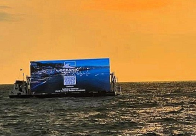 Pide Luis Munguía intervención federal por publicidad flotante en la Bahía
