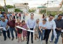 Héctor Santana entrega la calle Camarón en La Cruz de Huanacaxtle