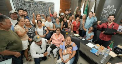 Héctor Santana respalda a vendedores de playa afectados por las lluvias Héctor Santana respalda a vendedores de playa afectados por las lluvias