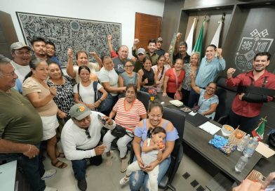 Héctor Santana respalda a vendedores de playa afectados por las lluvias Héctor Santana respalda a vendedores de playa afectados por las lluvias