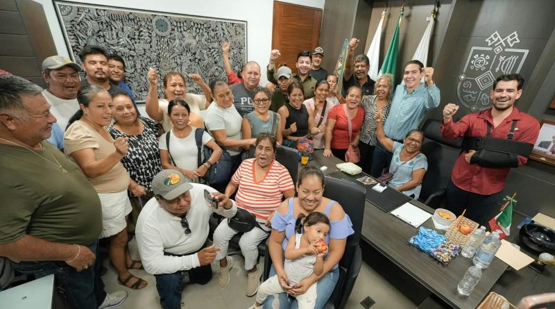 Héctor Santana respalda a vendedores de playa afectados por las lluvias Héctor Santana respalda a vendedores de playa afectados por las lluvias