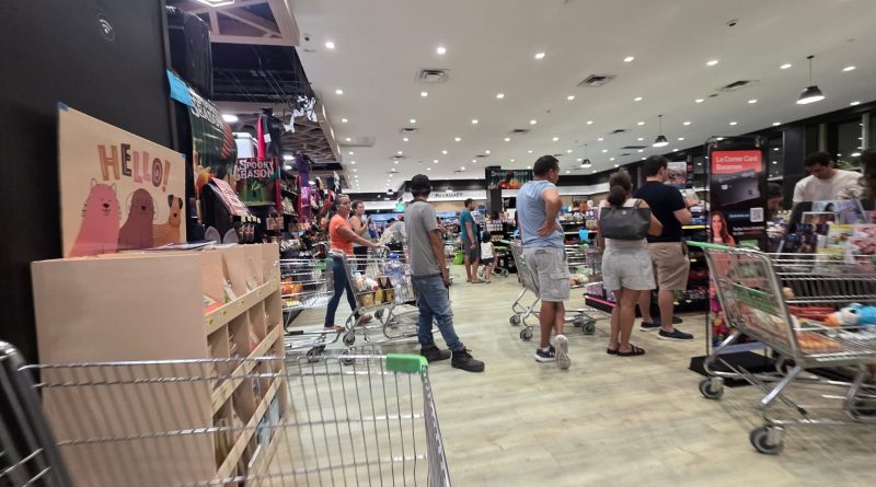 Registran compras de pánico ante posible impacto de Simón