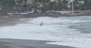 Piden evitar viajes a las costas de Jalisco por el huracán Simón