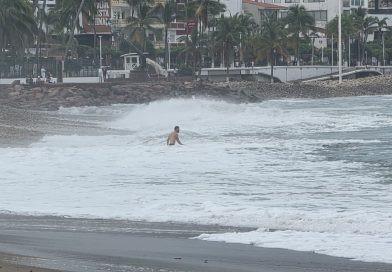 Piden evitar viajes a las costas de Jalisco por el huracán Simón