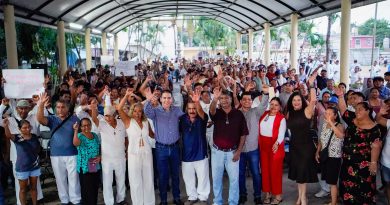 Héctor Santana refrenda su compromiso con comerciantes de playa