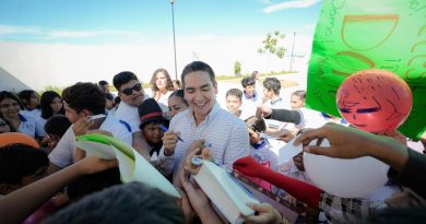 Apoya Héctor Santana a estudiantes de secundaria para participar en Expo Ciencia