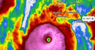Huracán Simón cambia de rumbo; Tomatlán podría ser zona de impacto
