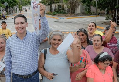 Inaugura Héctor Santana la calle de ingreso al Fraccionamiento Las Conchas