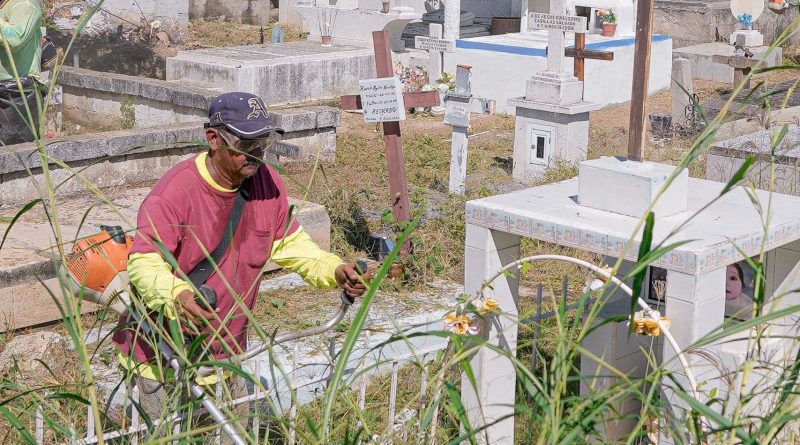 Refuerza Gobierno de Bahía de Banderas limpieza y mantenimiento de Panteones
