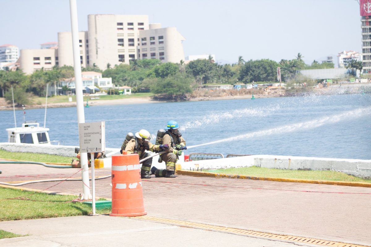 Simulacro Nivel de Protección III  Puerto Vallarta, seguridad, socorristas.
