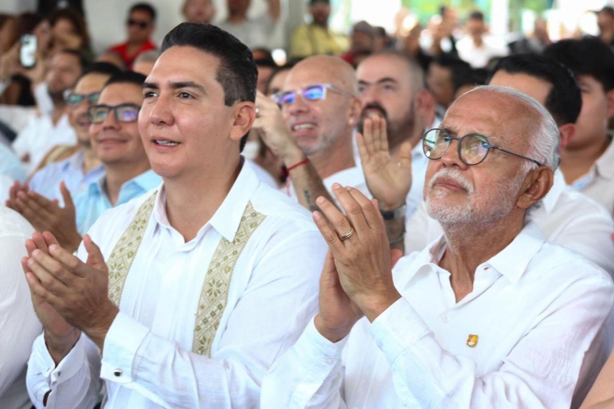 Presente Gobernador de Nayarit Dr. Miguel Ángel Navarro Quintero y presidente Municipal de Bahia de Banderas Héctor Santana