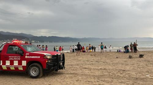 Búsqueda de menor en playa Holy Pc y Bomberos Guardavidas Puerto Vallarta 