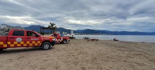 Búsqueda de menor en playa Holy Pc y Bomberos Guardavidas Puerto Vallarta 