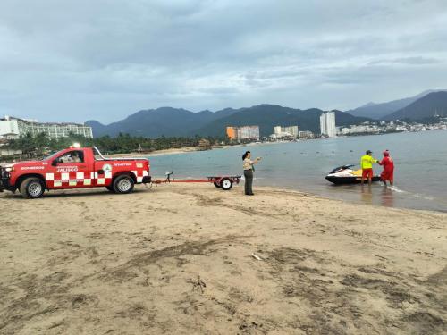 Búsqueda de menor en playa Holy Pc y Bomberos Guardavidas Puerto Vallarta 