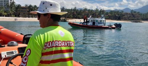 Búsqueda de menor en playa Holy Pc y Bomberos Guardavidas Puerto Vallarta 