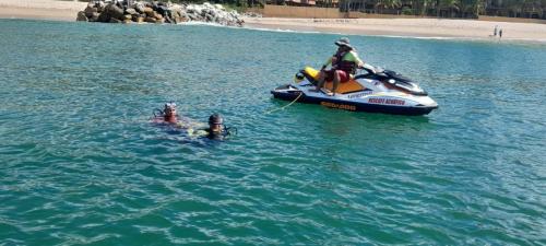 Búsqueda de menor en playa Holy Pc y Bomberos Guardavidas Puerto Vallarta 